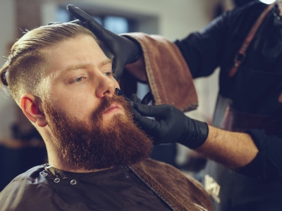 Barber beim Rasieren